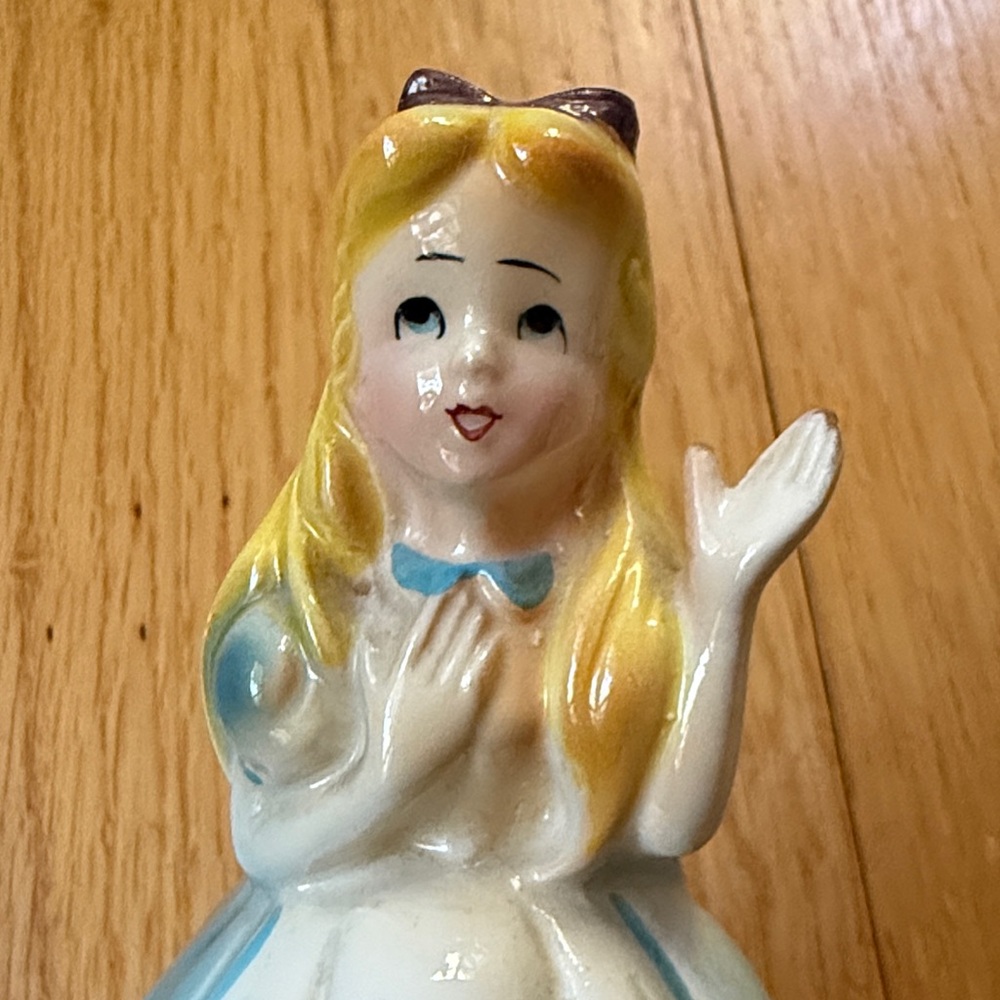 Walt Disney Productions Vintage 1960 Alice In Wonderland Porcelain Figurine - Picture 2 of 10